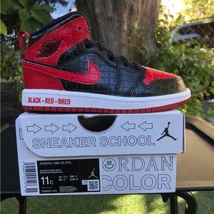 Air Jordan 1 Mid “Black Red Bred” Size 11c